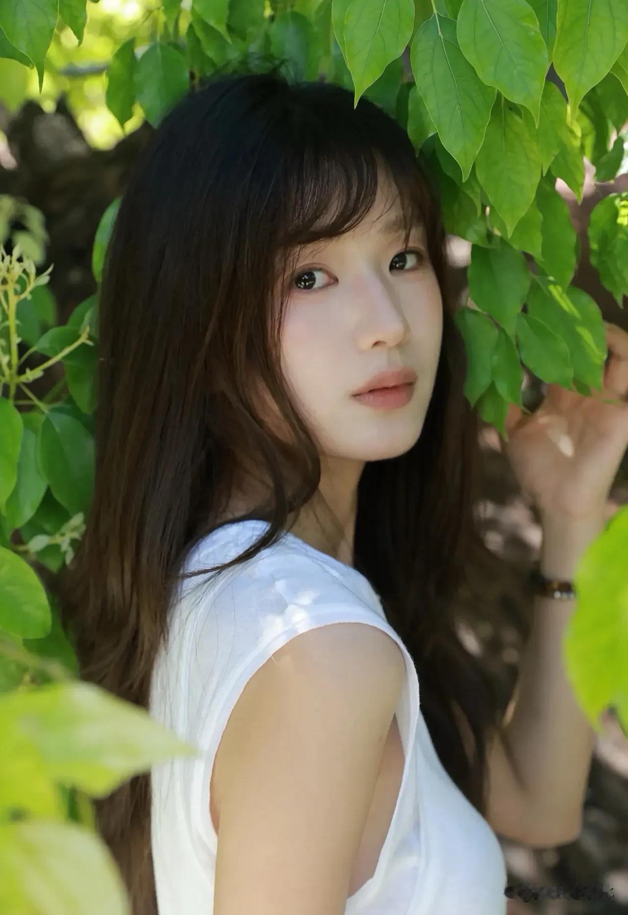 夏日暖阳，少女如画。镜头下的她，笑靥如花，每一帧都是青春的诗，每一拍都是时