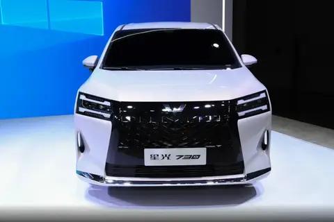 五菱的车真是普通人生活的好搭子。我朋友家有星光730，七座大空间，全家旅游时七大