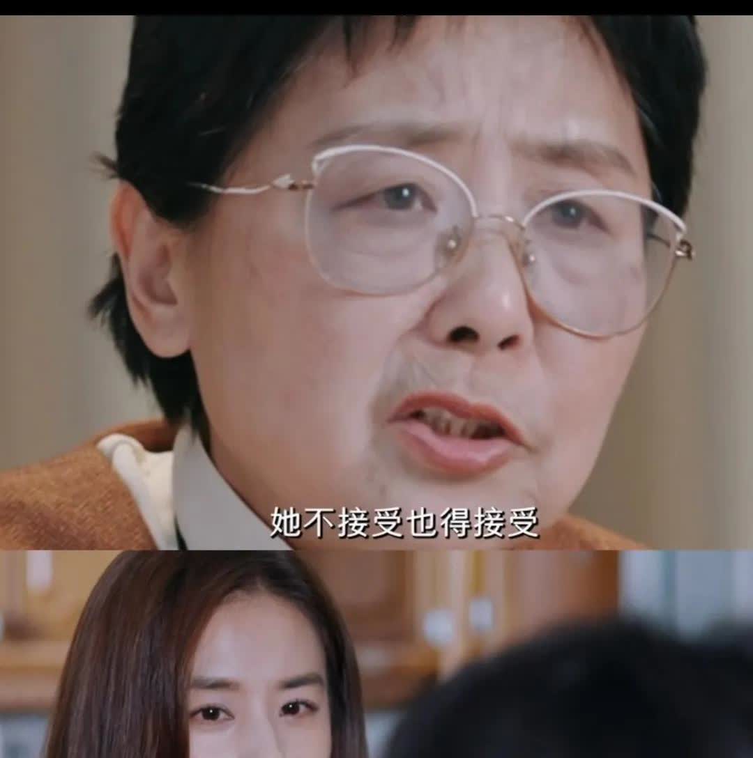 现在全网最后悔的应该是黄圣依的妈妈了。估计在家连后槽牙都快咬碎了。