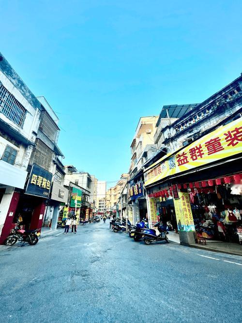 外地来云浮，曾经呆快两年了，出来益华和去年开的吾悦，没地方逛了，国恩寺。盘龙洞，