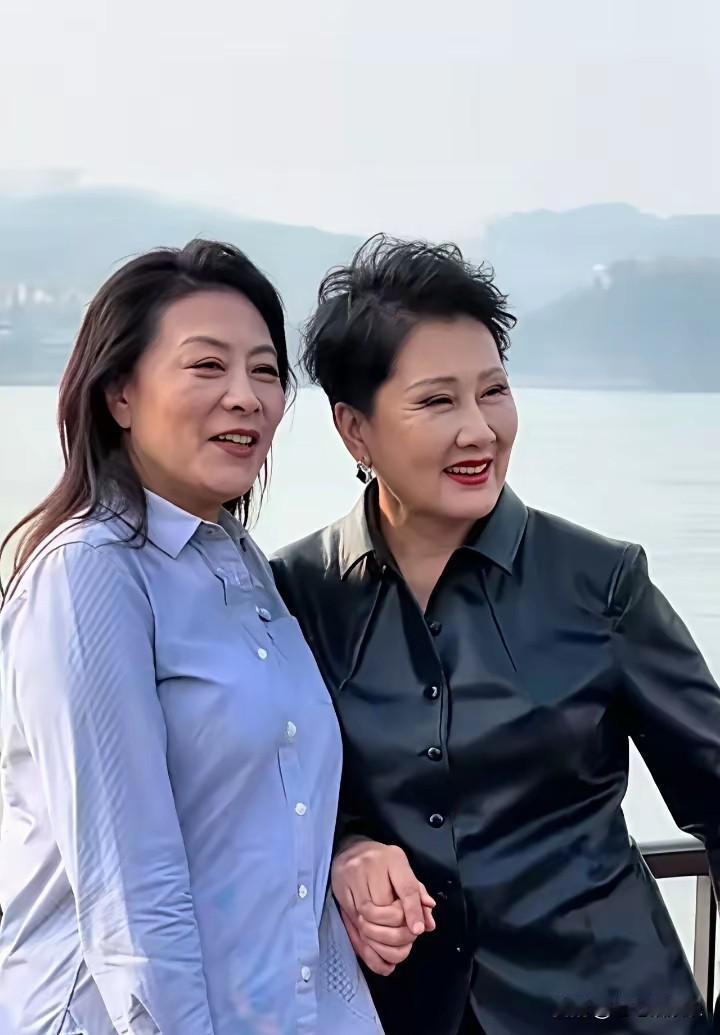 张凯丽眼睛怎么了？爱美之心人皆有之。张凯丽这双眼皮拉得像什么一样好不自