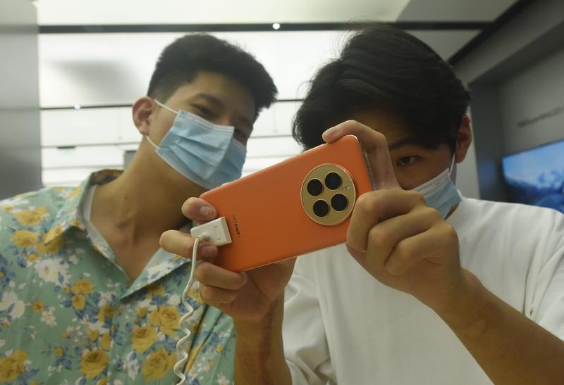 手机越用越卡？这6个“保命技巧”，让旧手机多用3年不换机！家人们！是不是总