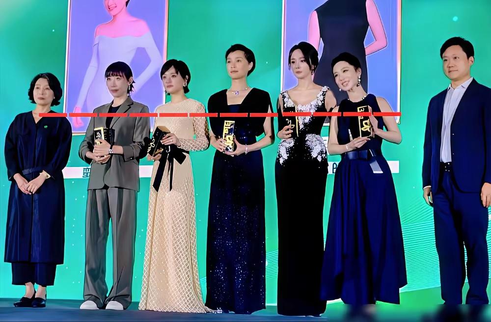 内娱不仅卷颜值就连身高也卷的不行看看杨幂和杨紫都身高166看照片还是有差距