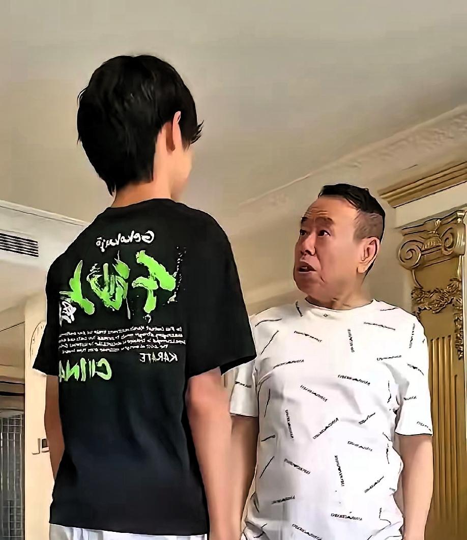 终于知道潘阳为啥非要嫁1米81的了！原因很简单。不是图他有钱，也不是图他帅，