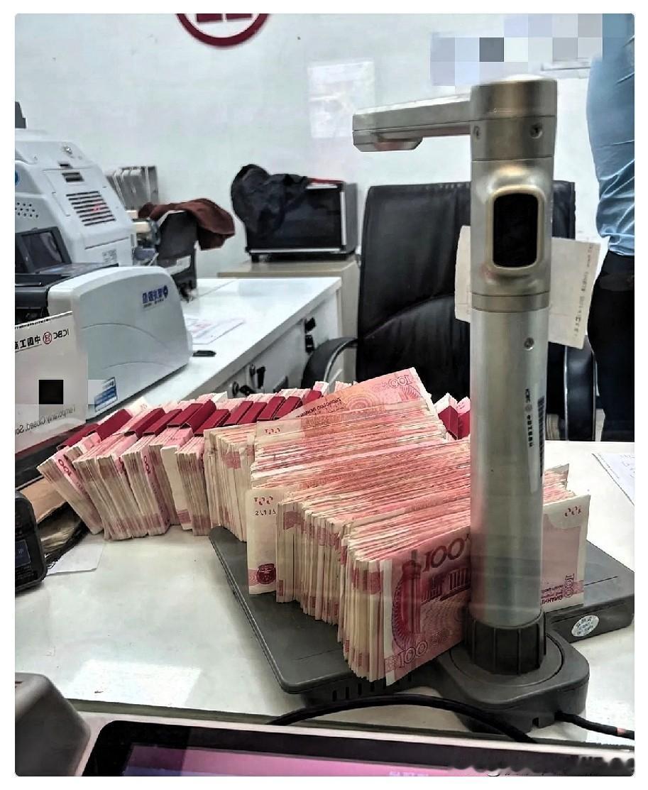 听我一句劝，在银行有存款的人，几万就算了，但凡超过20万就一定要重视。