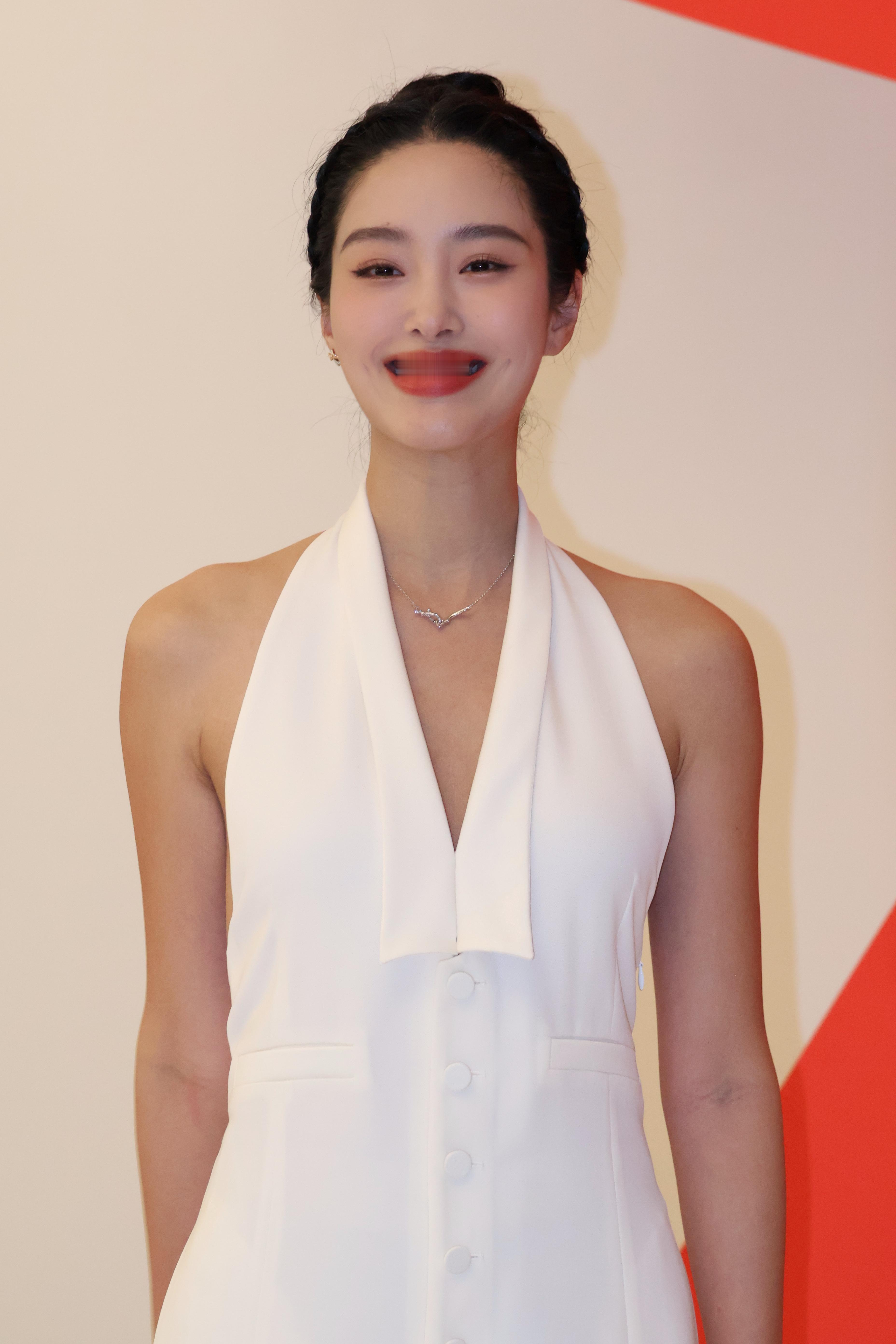 佟丽娅杨采钰两位都是妈妈级别佟丽娅杨采钰都太美了吧轻轻松松美成妈妈级别