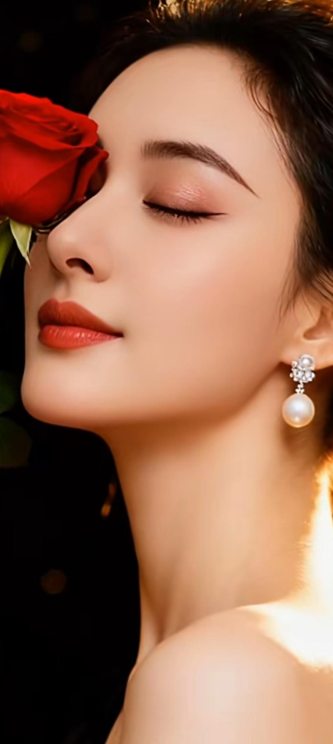 优雅红玫瑰，温柔闭眼妆，珍珠耳环闪耀，尽显女性魅力。