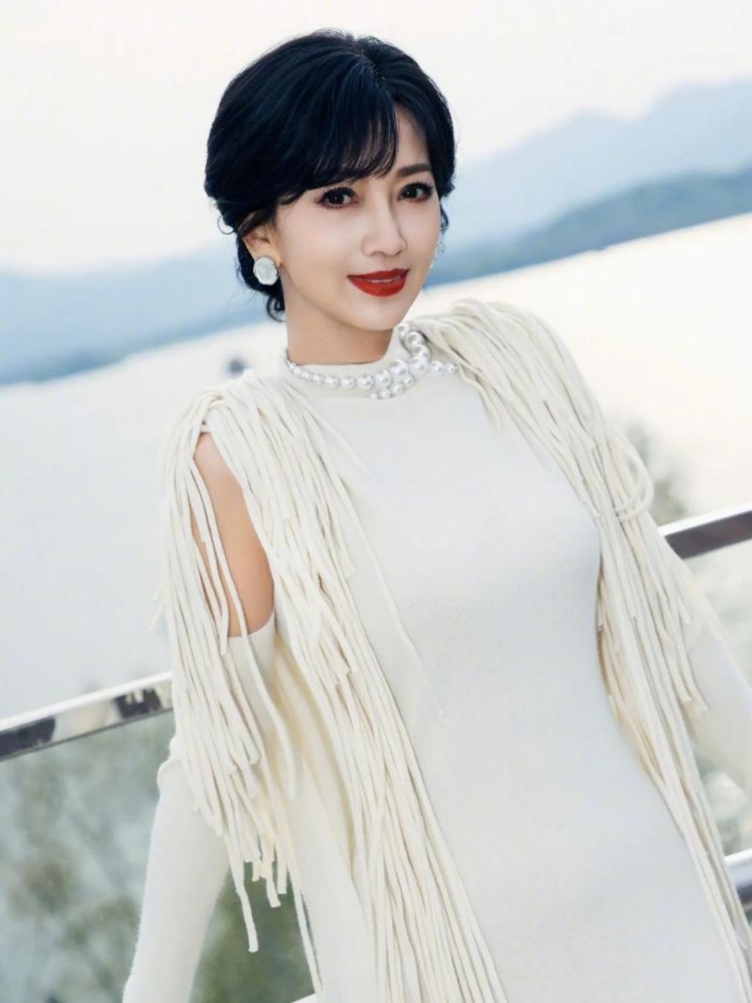 朴信惠眼睛断崖式衰老如今36岁朴信惠在《卧底洪小姐》中被指眼窝凹陷、双眼皮视