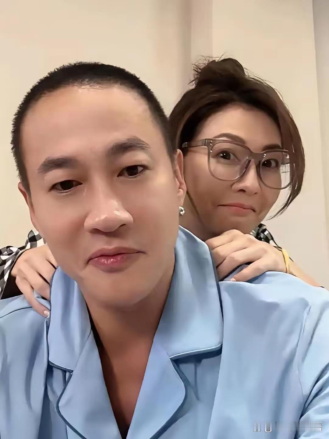 早年何润东被记者问到婚后会不会出轨，他回答得十分笃定，说并非自己自制力有多过人，