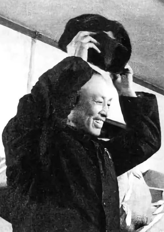 1975年，周养浩被特赦，重获自由后，国家允许周养浩去任何地方，周养浩提出：“我