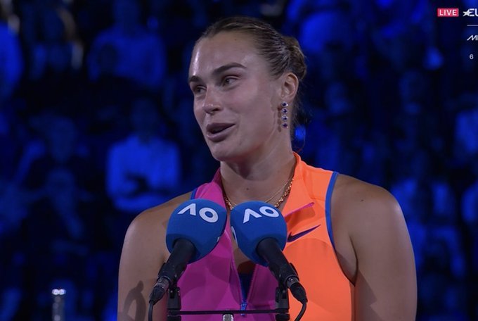 上赛季，萨巴伦卡拿了澳网亚军和法网亚军，哦对了，还有WTA总决赛的亚军。如今，她