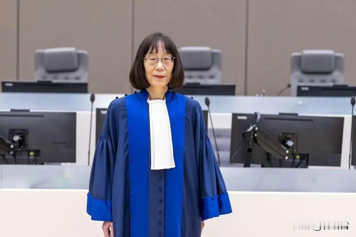差点为了法律，终身未婚，国际刑事法院院长赤根智子，年轻时期曾经结婚，育有一个女儿