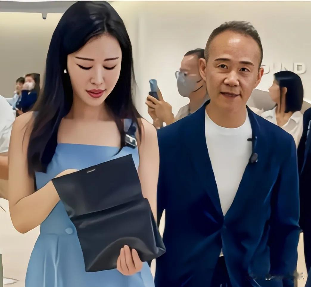 王石当年一句话，把田朴珺问得当场冷场。她流露脆弱，他反问：“你不是独立女性吗，