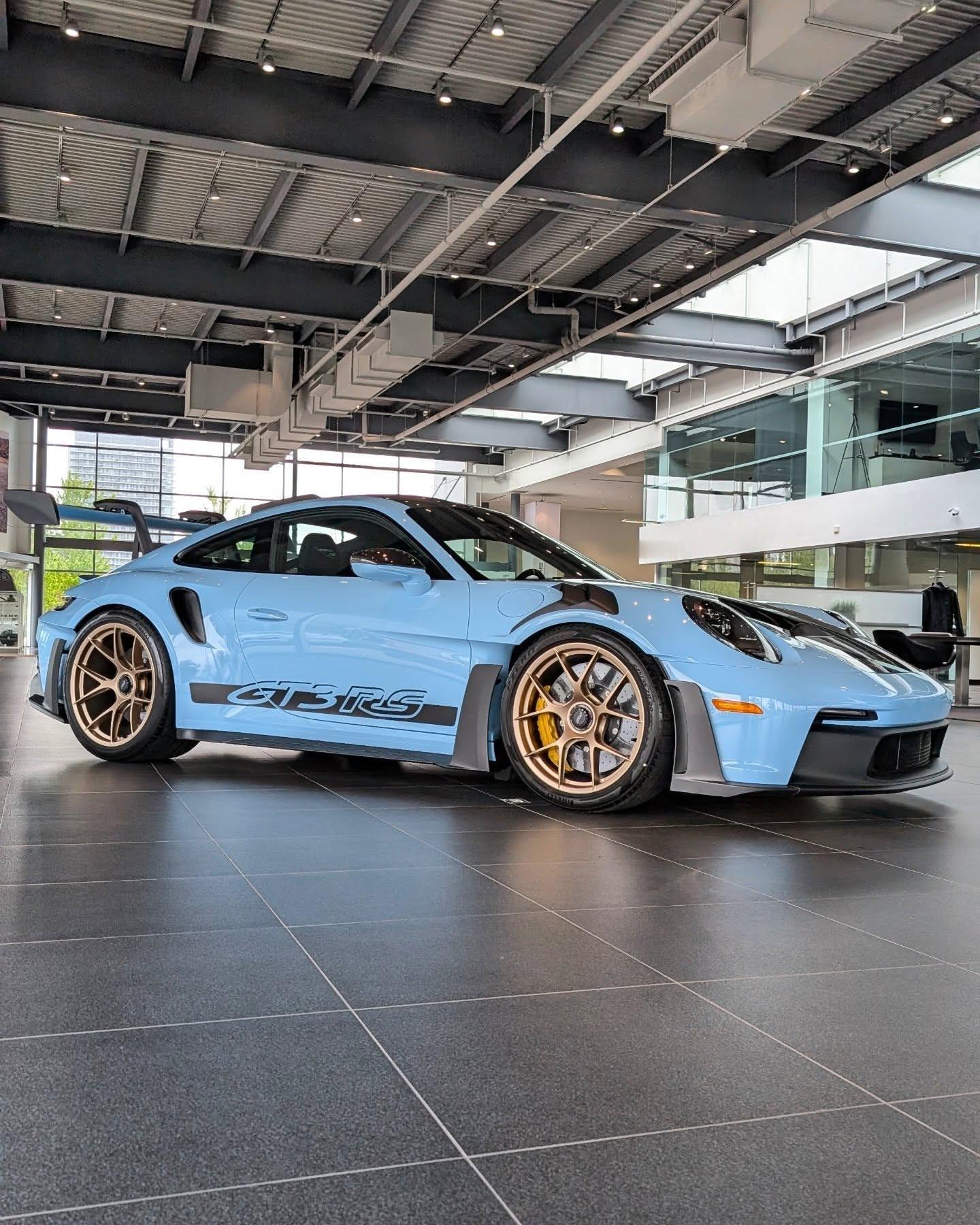 这款2025年Weissach911GT3RS，采用了供样选取的Gulf