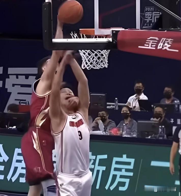 打爆广东队，然后加盟广东队，拉科塞维奇这剧本怎么和马尚的一样？最后的结果会一样吗