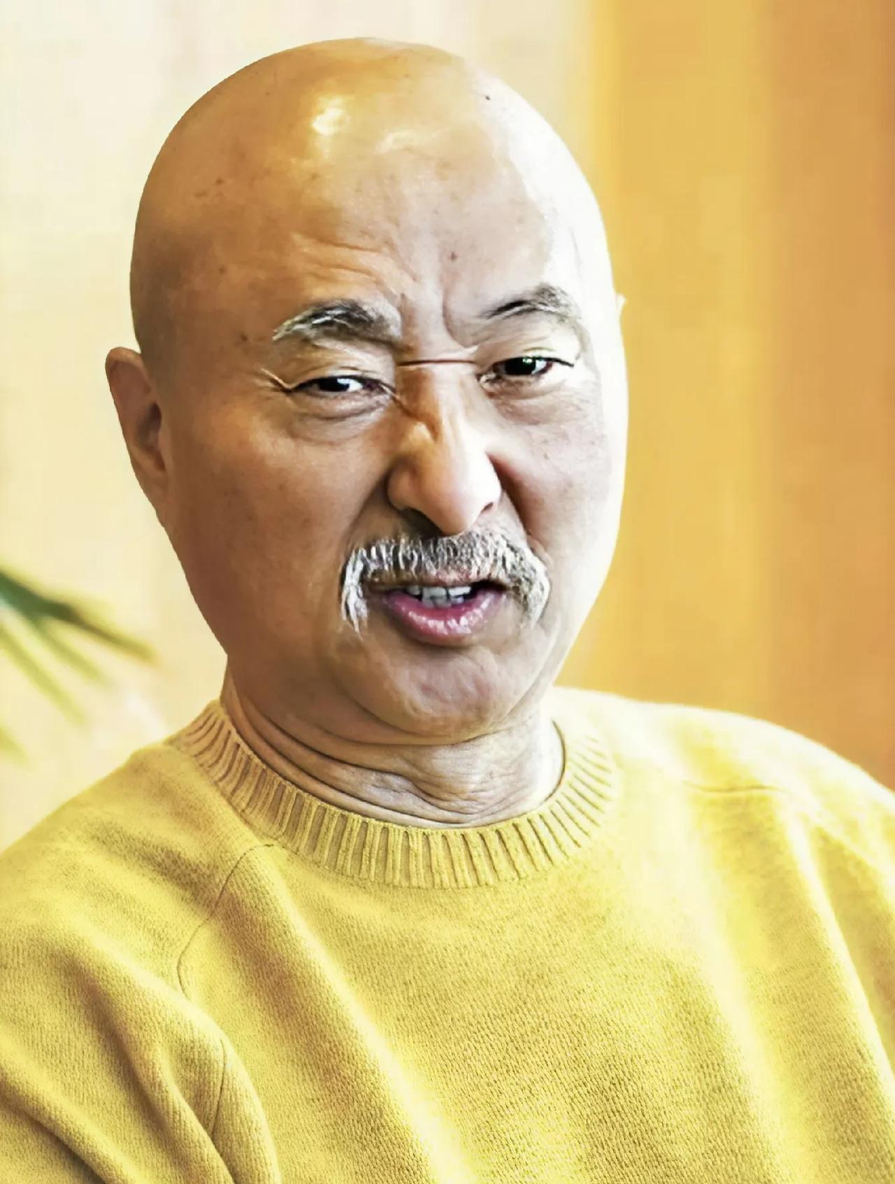 陈佩斯说，咱常说的咬文嚼字到底啥意思，可不是你们理解的那个只要咬清楚普通话口