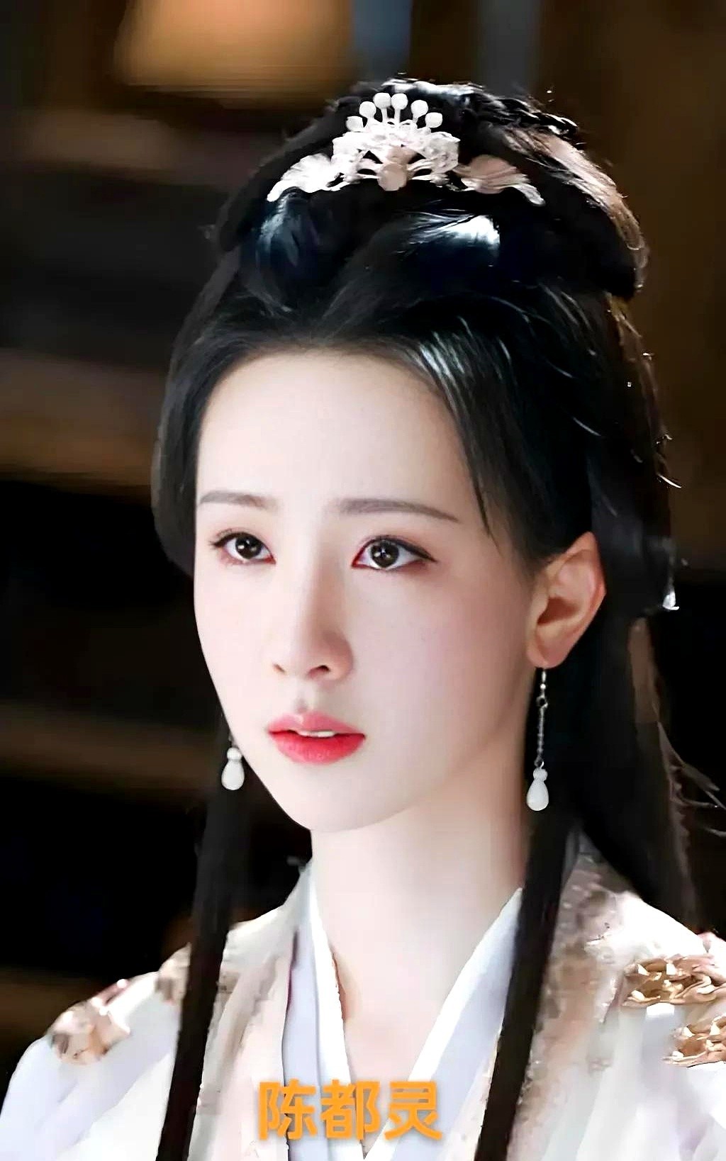网友把新红楼主演全安排好了！导演还没开机，热搜先演完。郑晓龙刚放出翻拍