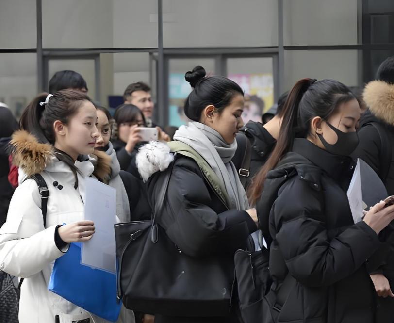 中戏的招生丑闻，彻底震惊了整个艺术圈！根据中戏官方消息：院长郝戎，副书记陈刚，招