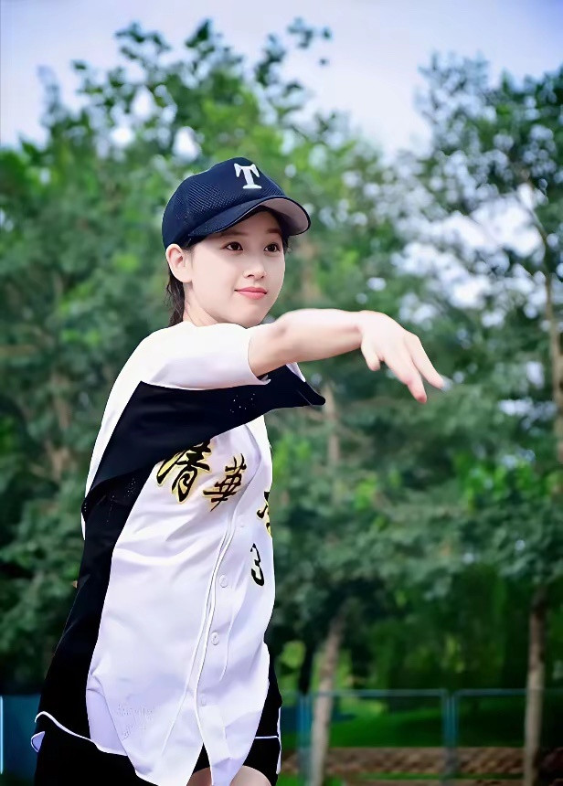 看了章泽天的校园照，才知顶级清纯美长啥样，难怪彻底迷倒刘强东。