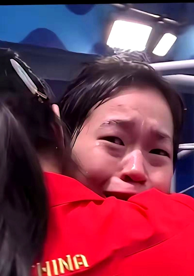 全红婵又输了。闺蜜的分析是：状态下滑。想想以前，哪有关键时刻掉链子的？现在，发育