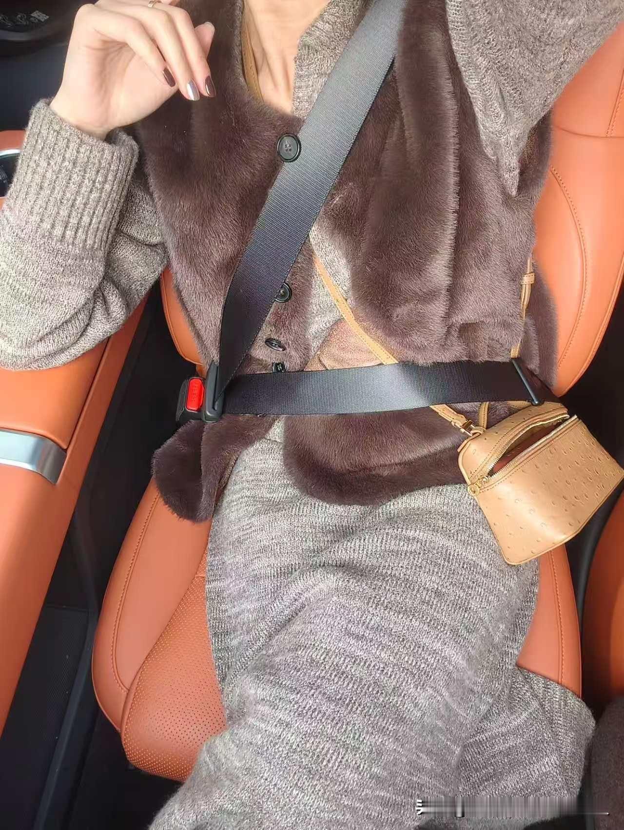 最近总忍不住感慨，明明自己还没到真正变老的年纪，可一些尴尬的变化却悄悄来了。