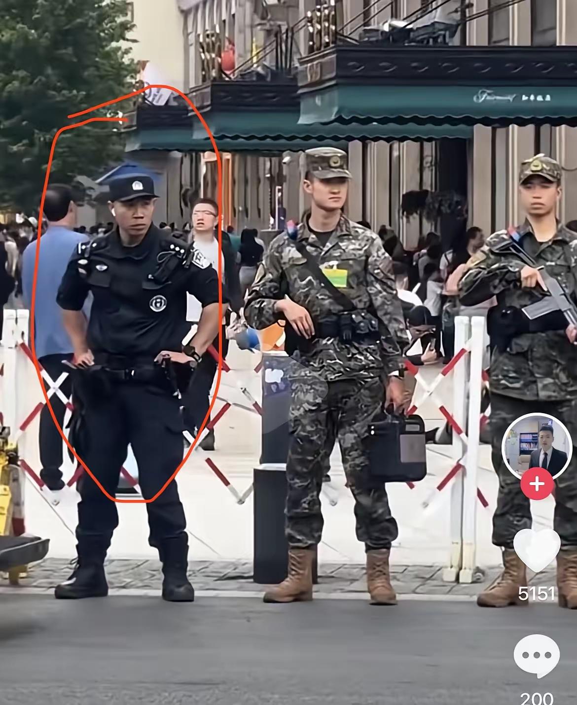 能进警察队伍的人，一般都是文武全才。