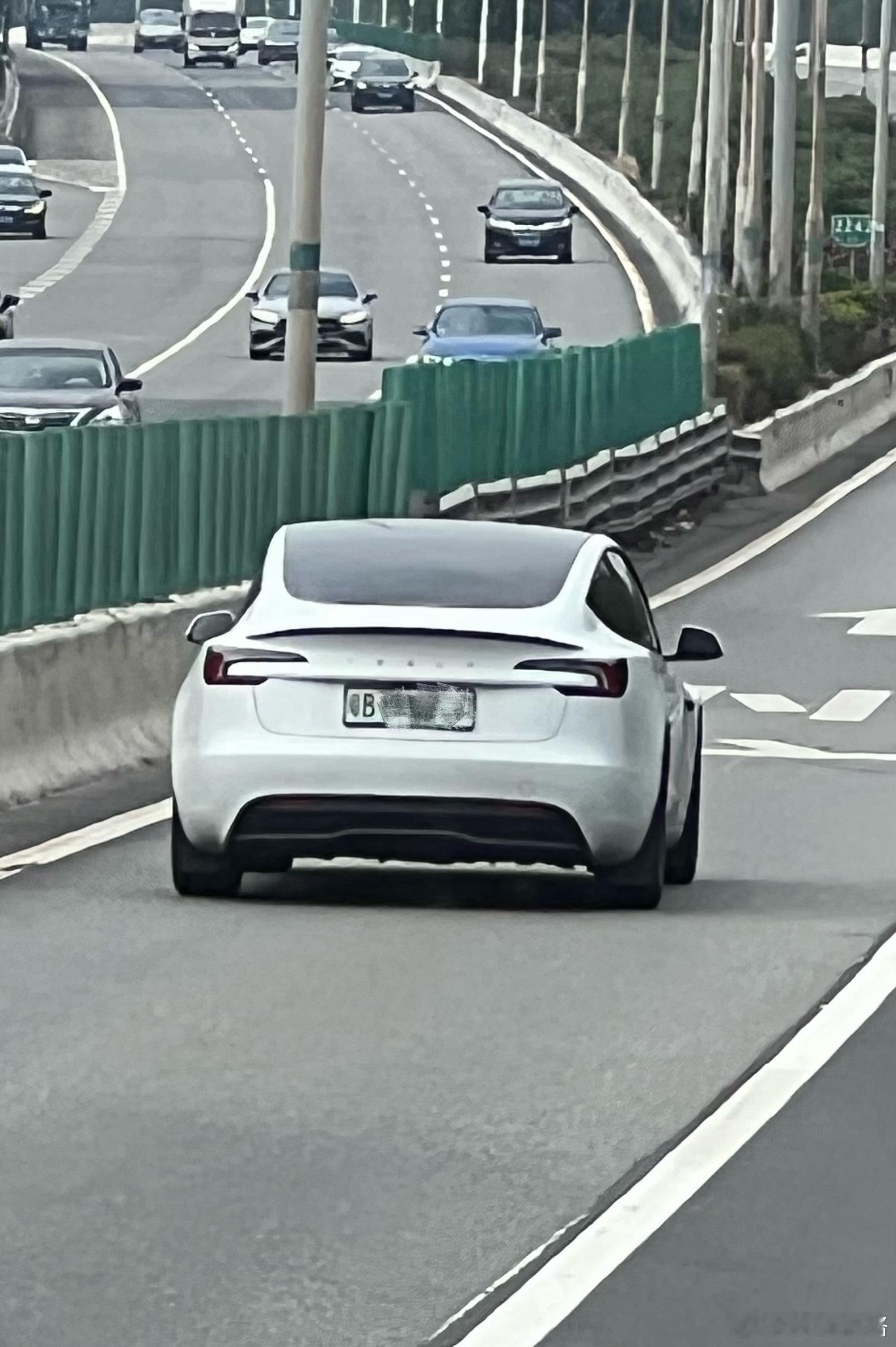 这个车牌有问题吧法律意识如此淡薄大v聊车
