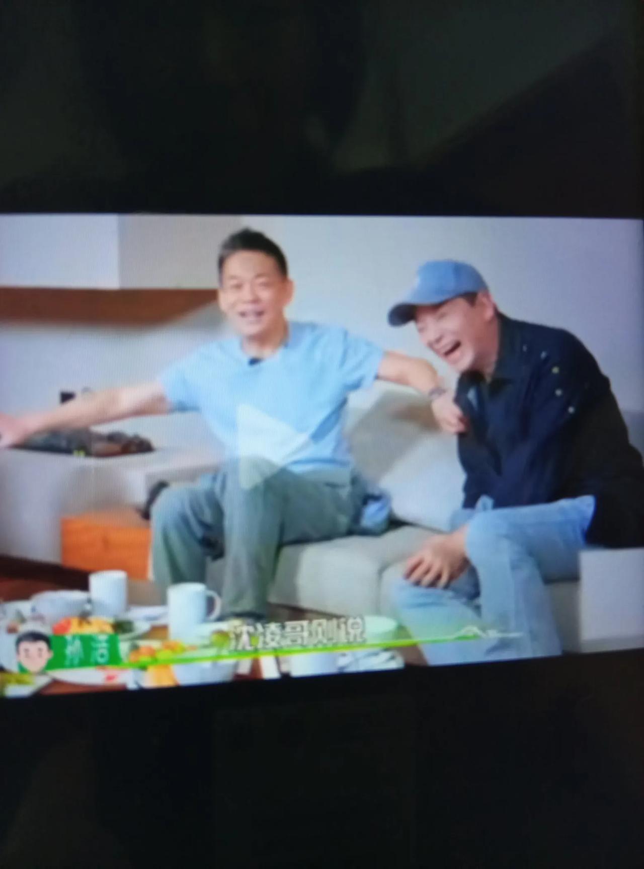 戴军毫不遮掩的说自己老了，李静问他有哪些地方觉得自己老了，戴军说有啊：说自己不想