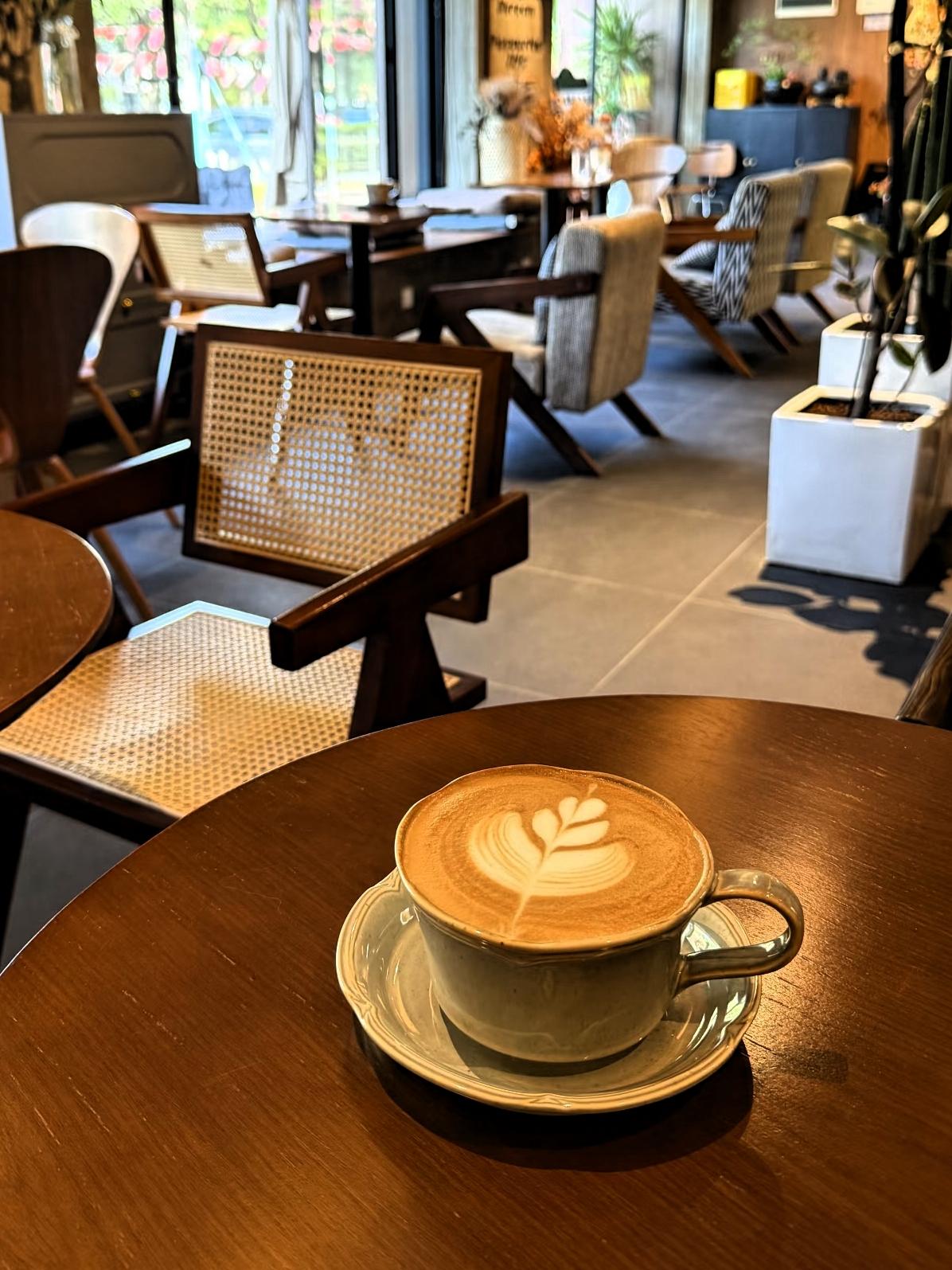 网红咖啡动辄三四十，真的是智商税吗？不知道从什么时候开始，买杯咖啡成了日常