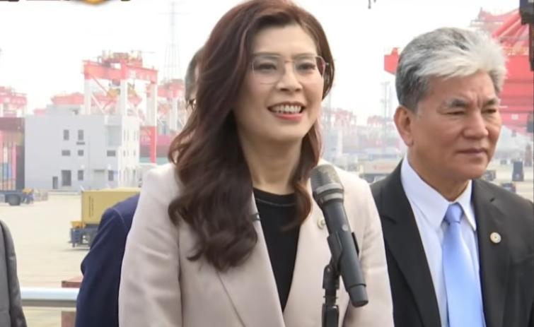 郑丽文访洋山港有感：此刻的上海比历史任何一个时候都美丽国民党主席郑丽文今天（