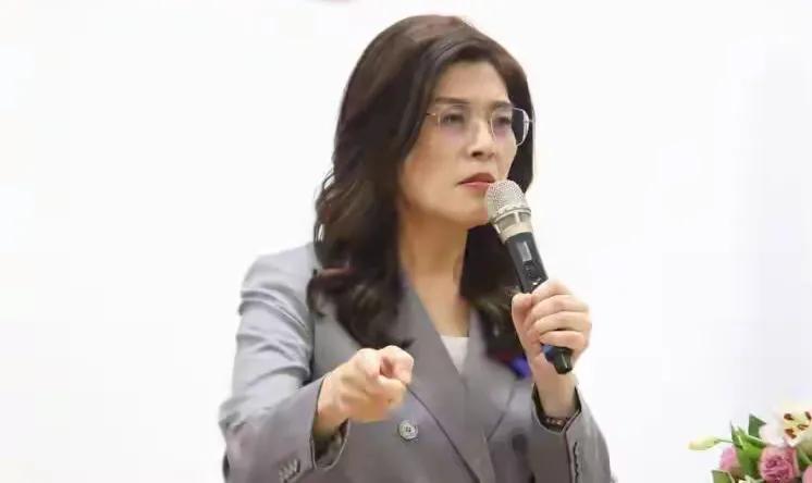 起风了，郑丽文决定进行百场宣讲，或另有深意！8月30日，蓝营“文传会”主委突然