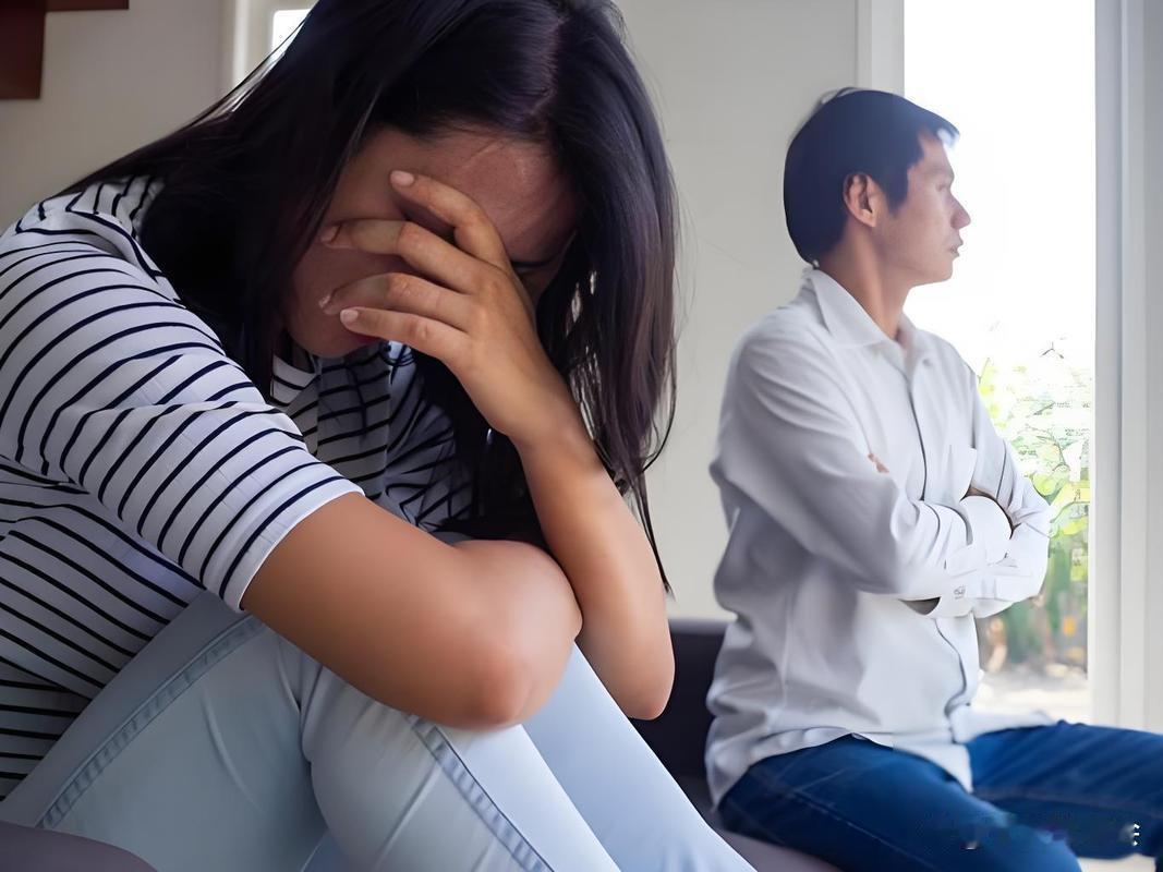 结婚8年无儿无女，丈夫出轨转移全部财产，逼我净身出户：最毒的人心，藏在枕边有