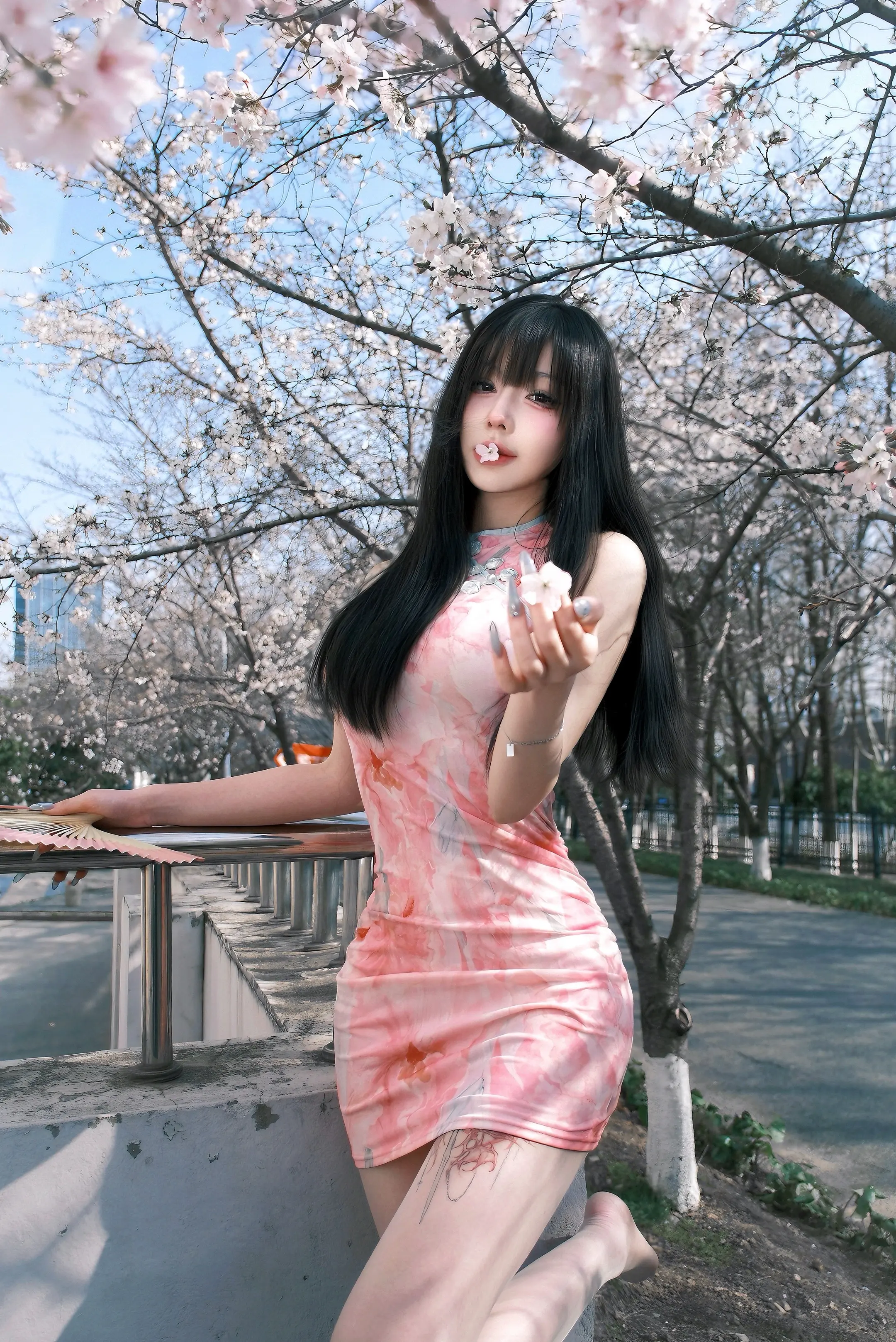 当第一朵樱花开时，整个春天就住进了你的眼睛， 你的瞳孔是我见过最细腻的...