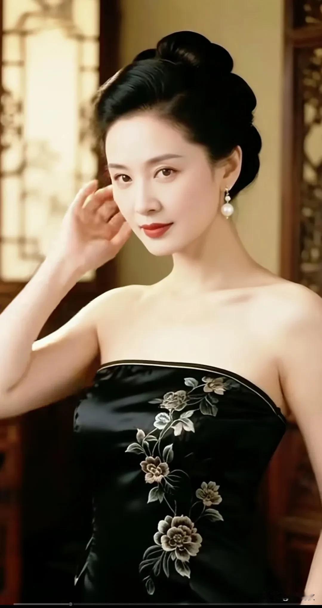 黄昏情左右为难，清风治愈了烦闷。晚年美好的插曲，守好当下的清欢。