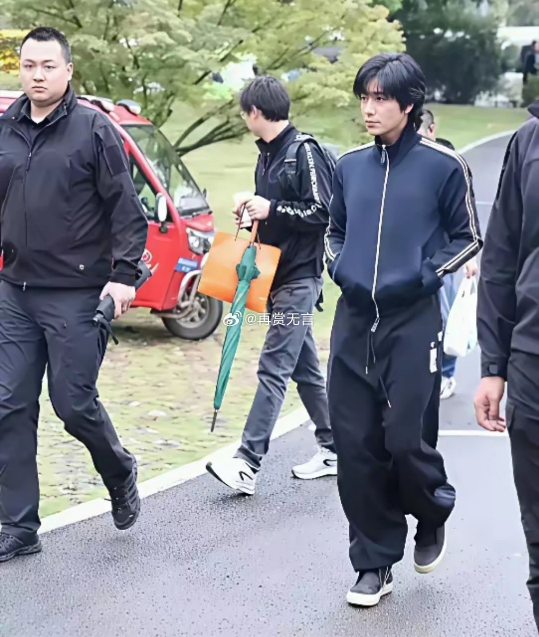 不愧是国家一级演员，路人视角下这么惊为天人。