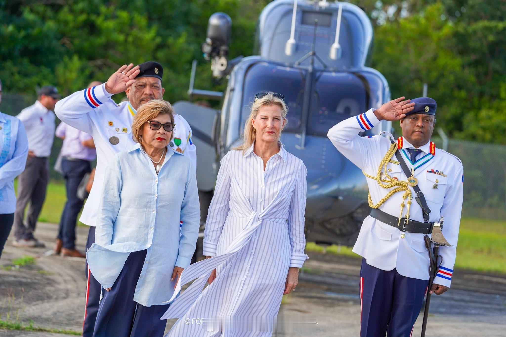 2025年11月19日，爱丁堡公爵夫人苏菲在伯利兹访问普莱斯军事基地，随后结束为