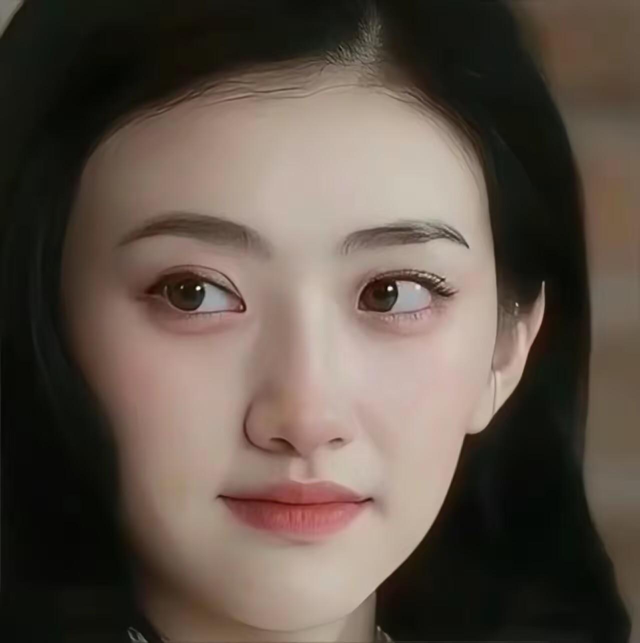 面相是不会骗人的！我给奶奶看了景甜的照片，她第一句话就说：找老婆就要找这种，