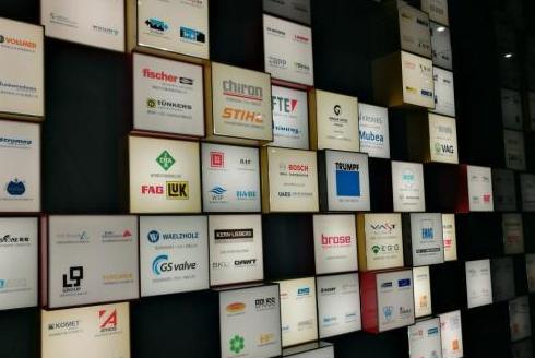 德国安的什么心？德国把好几个国家级重点实验室搬到了中国，而且是整个团队带家属过来