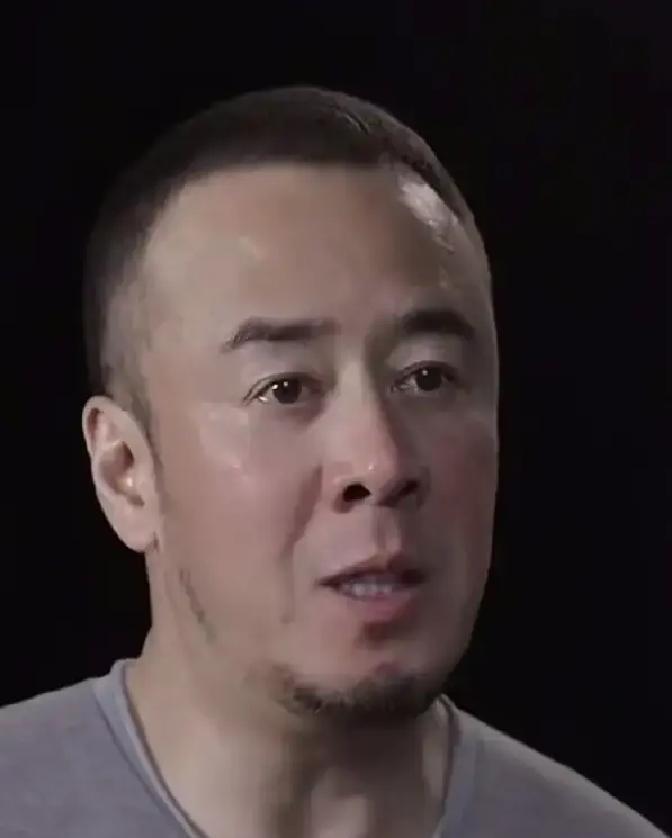 十年后才说对不起，晚了当年一句“刀郎的歌没审美”，把草根歌手钉在耻辱柱。杨