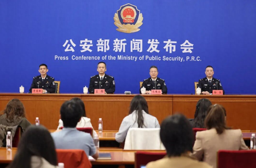 下个月起，买新车上牌不用去车管所，线上半小时就能拿到新牌照