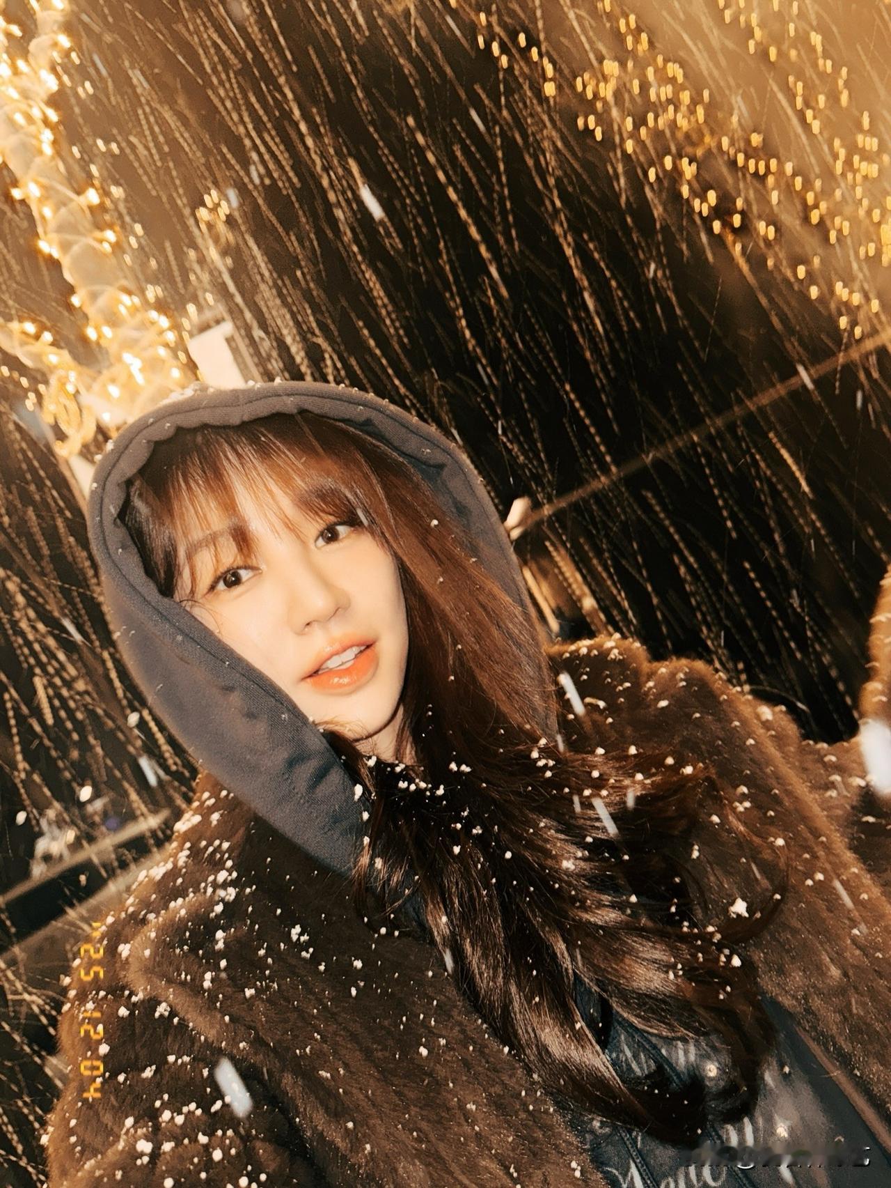 4日，演员尹恩惠在自己的Instagram上传了多张照片，并配文“2025年的第