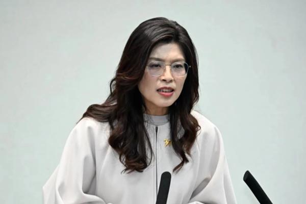 果然被我猜中了！国民党主席郑丽文表态了，针对大陆的在台湾东部海域的常态化