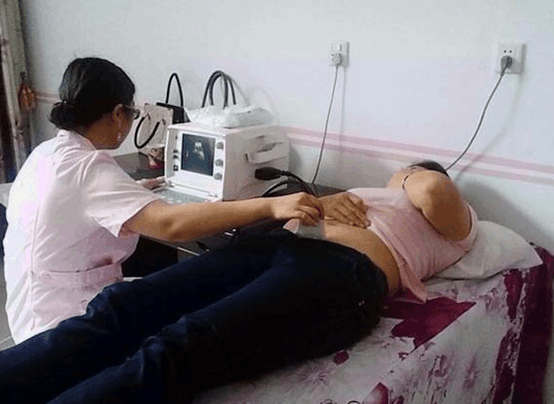 怀孕八个月, 产检医生说宝宝腿短, 宝妈吓坏, 婆婆却开心