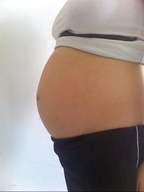 孕期营养不良, 婆婆“硬逼”吃营养品, 送医检查后医生说: 需减胎
