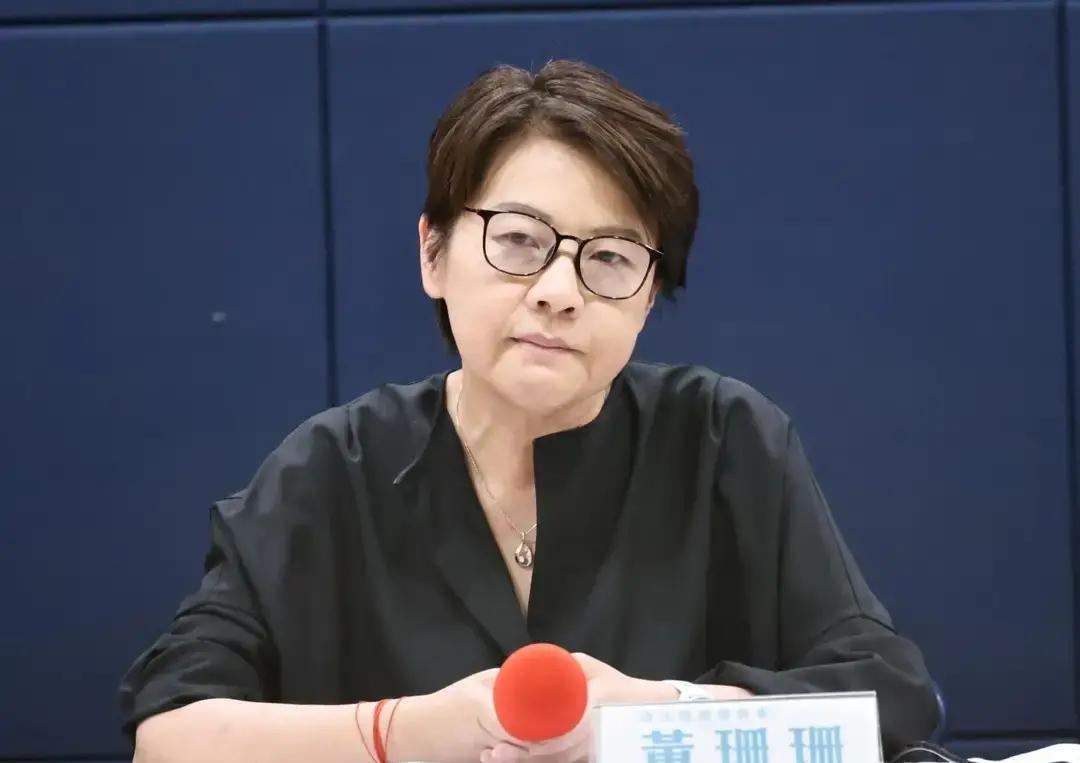 黄珊珊到底还是绿的？蒋万安危险了！台北市黄珊珊的票，大幅转向沈伯洋，而不是蒋万安