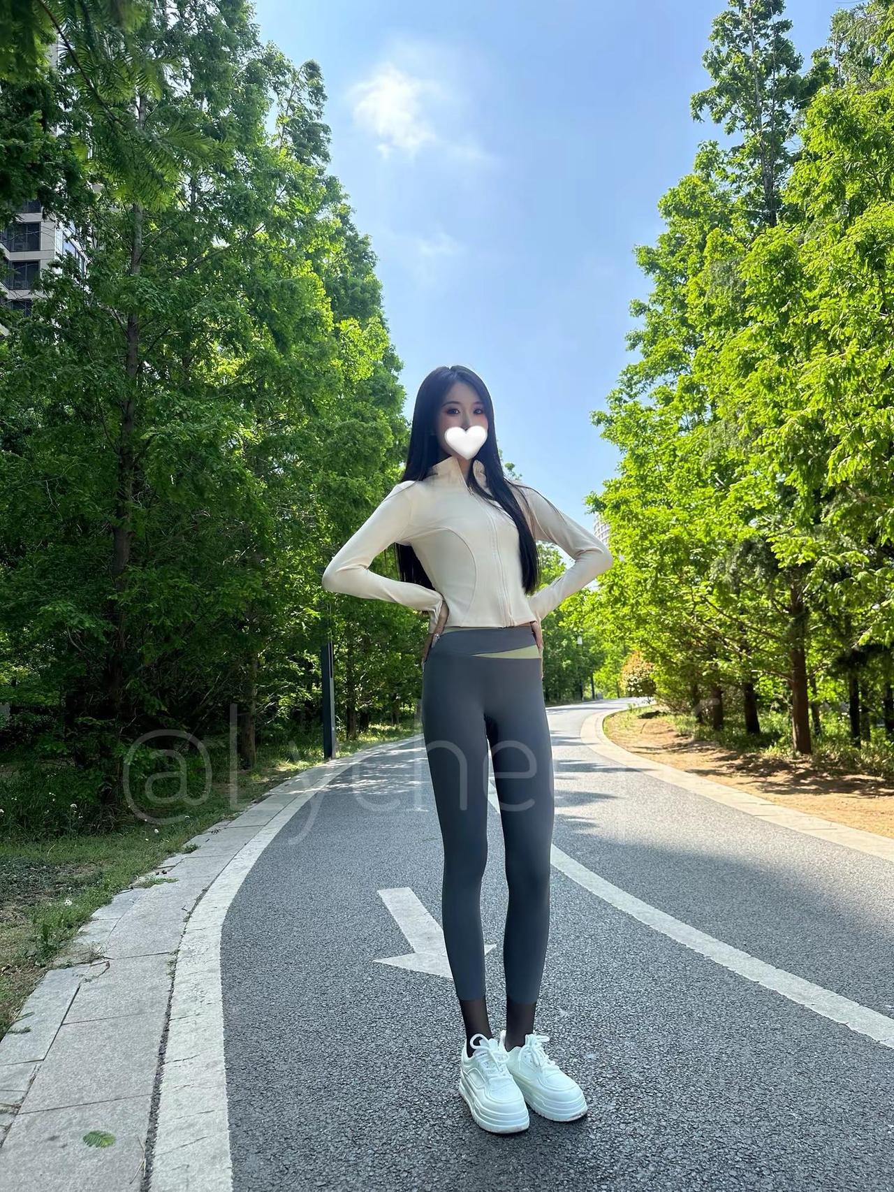 出来运动呀。@泡芙Lychee瑜伽裤穿搭户外瑜伽裤穿搭瑜伽裤yyds