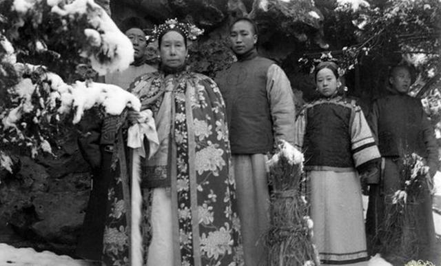 清朝太监回忆：妃子洗澡从不用手和避讳太监，十分侮辱人。中国最后一个太监孙耀庭回忆