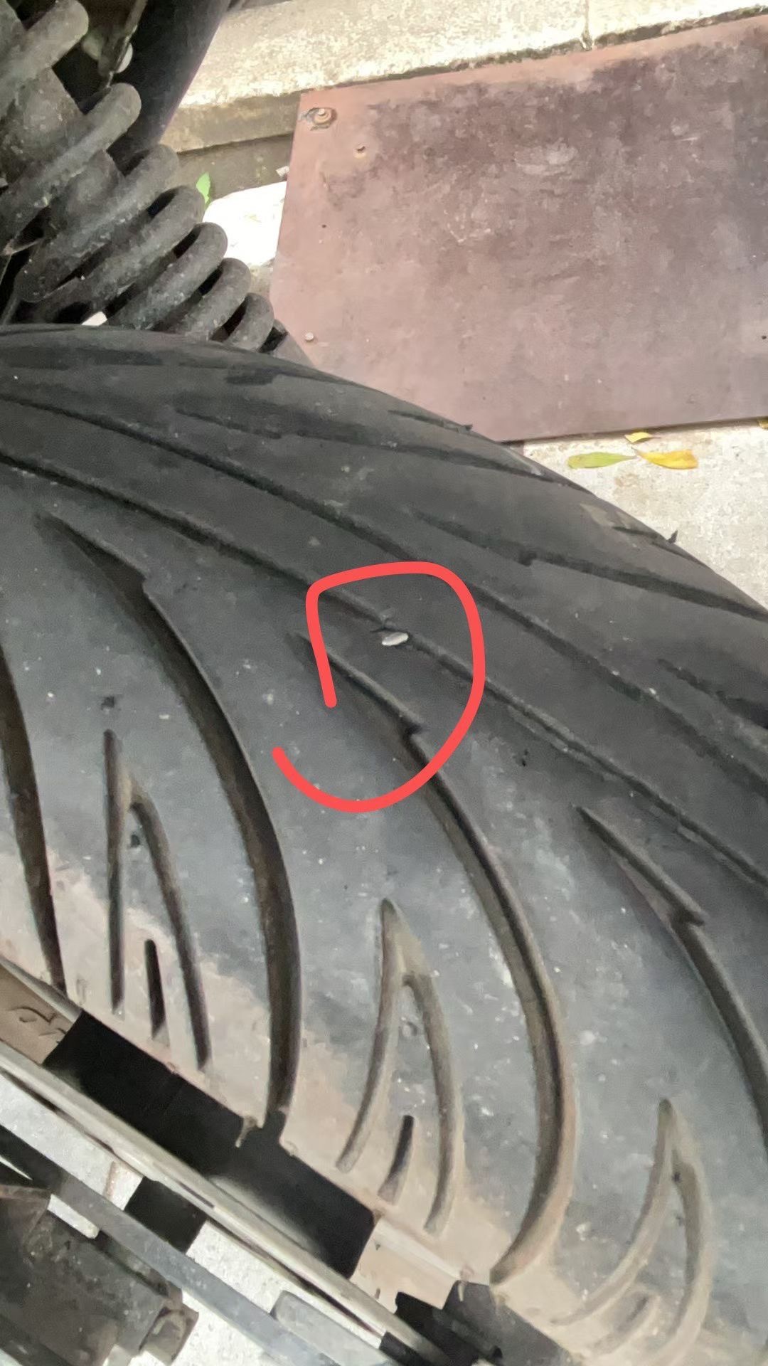 车子遇到这种情况乐观点这个叫做添钉发财​​​