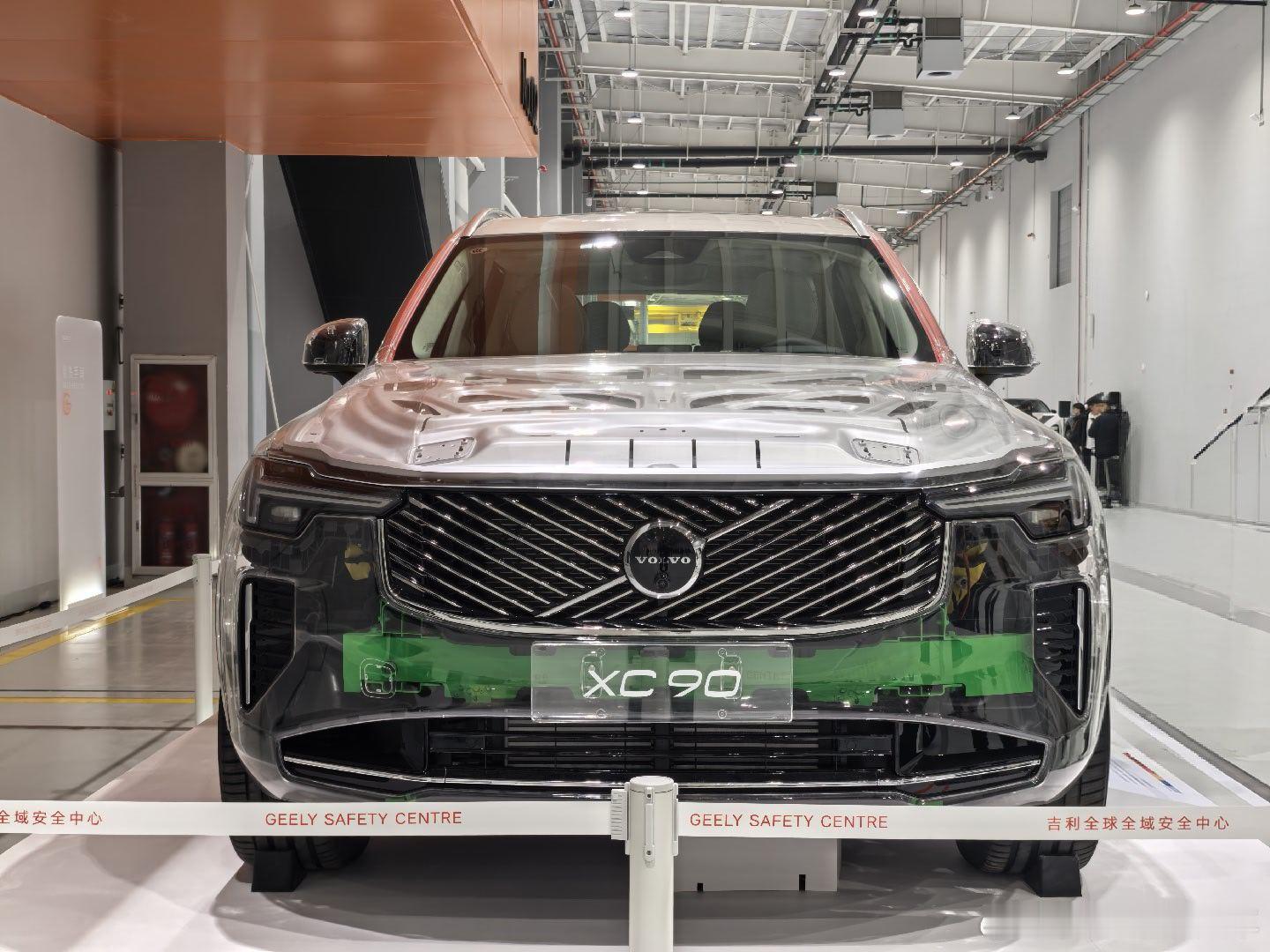 在吉利全球全域安全中心看到了沃尔沃XC90，也让我们对吉利的全域安全2.0充满期