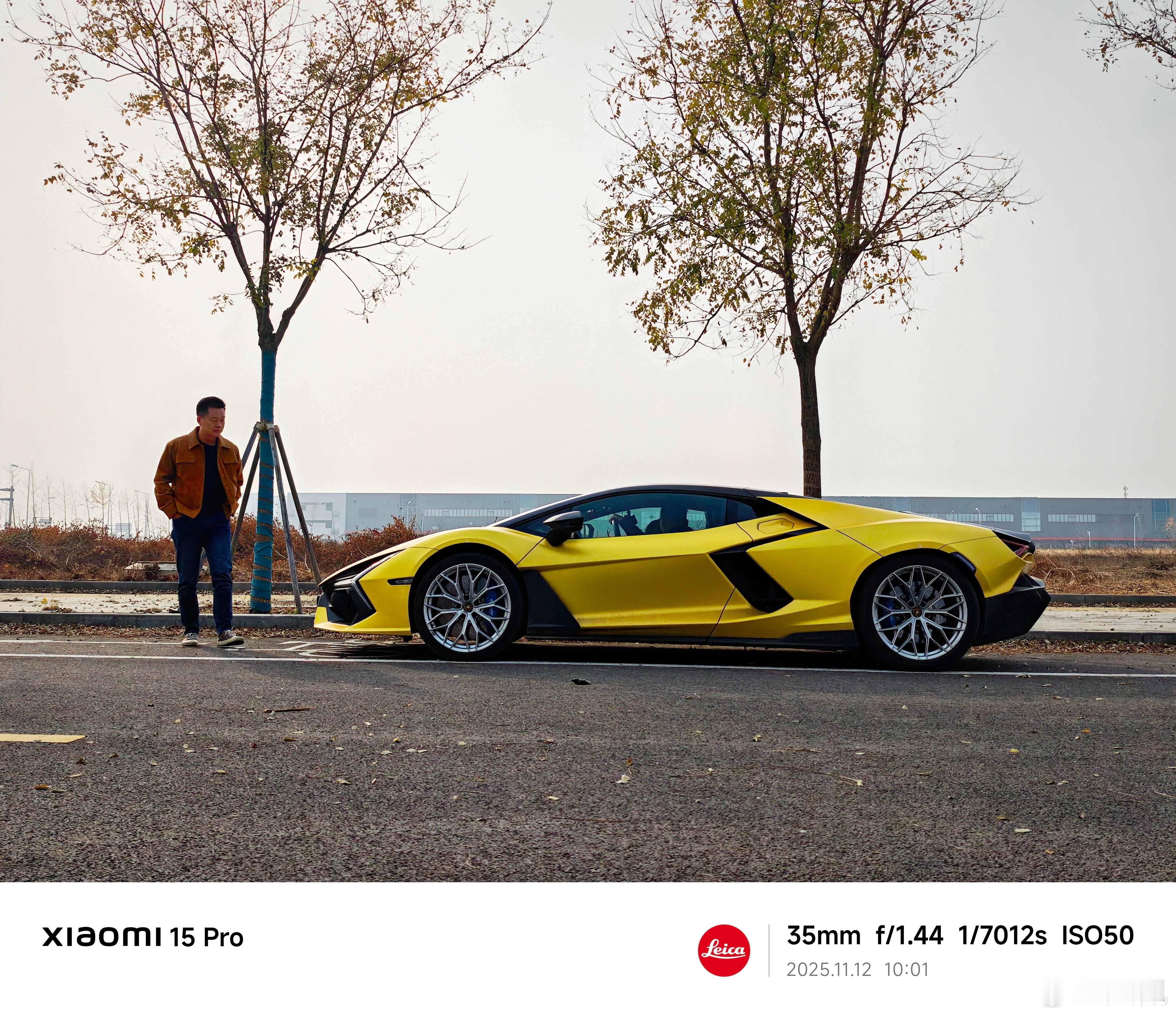 最终还是下单了，犹豫了很久的。其实还是有很多颜色备选的，比方说红色也还行，黑色也